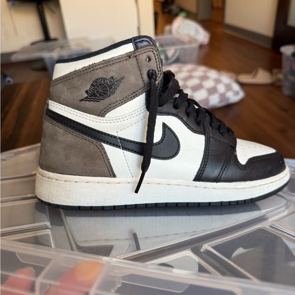 Air Jordan 1 Retro high OG Sneakers - Mocha’s - Picture 3 of 6